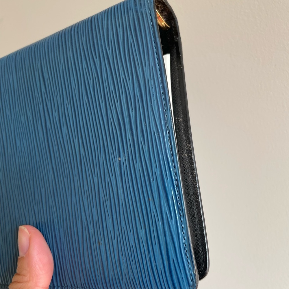 Authentic Louis Vuitton Agenda MM blue Epi - Picture 7 of 15